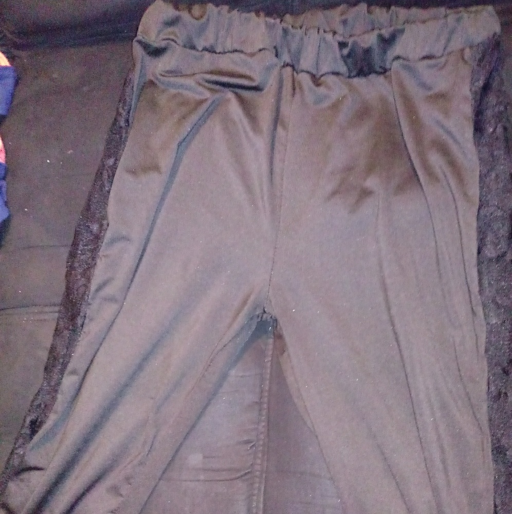 Leggings with lace strip